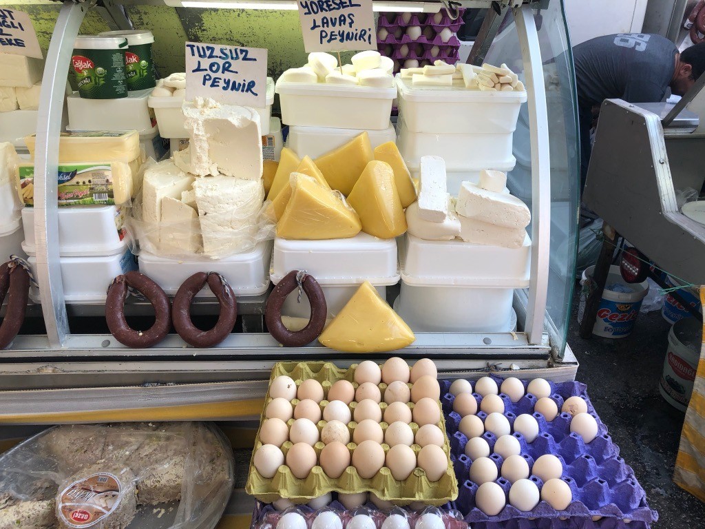 22. syr i jajca na rynke v turcii